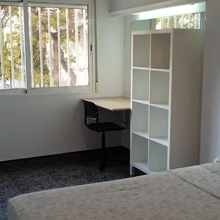 Y Suite. Upv, Uv Y Playa Guest house