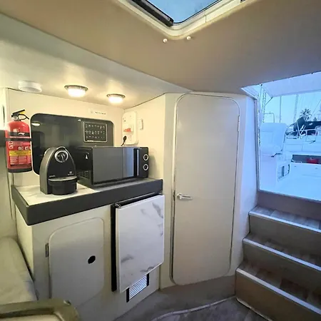 Alojamiento En Barco Voralamar