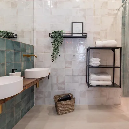 Con Piscina Y Terraza *