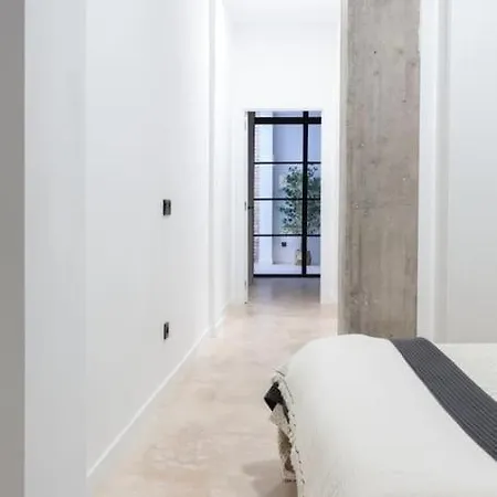 Vlc Host - Manya Valencia