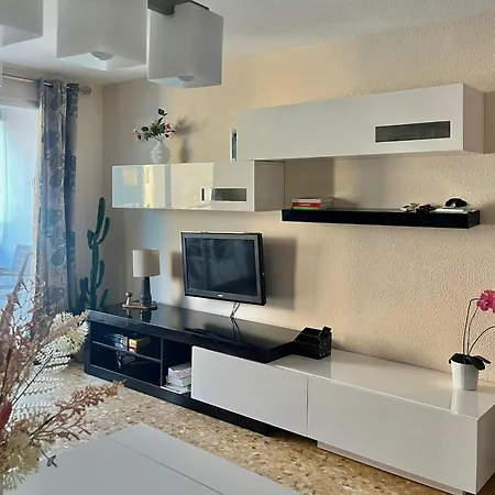 En Primera Línea De La Playa A 15 Minutos De La Ciudad De Apartamento *
