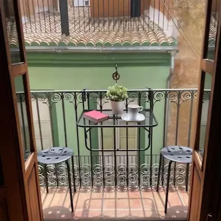 Sunny Modern Flat By Mercado