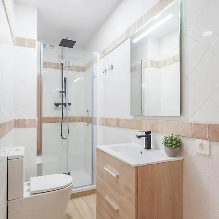 Sunny Modern Flat By Mercado Apartmán *