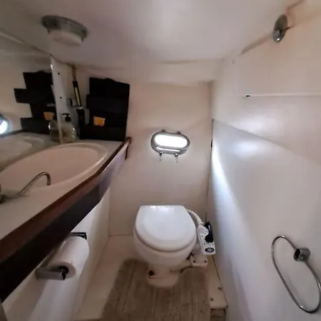Botel Exclusive Boat In Marina De Valencia, Ideal For Couples Valencia