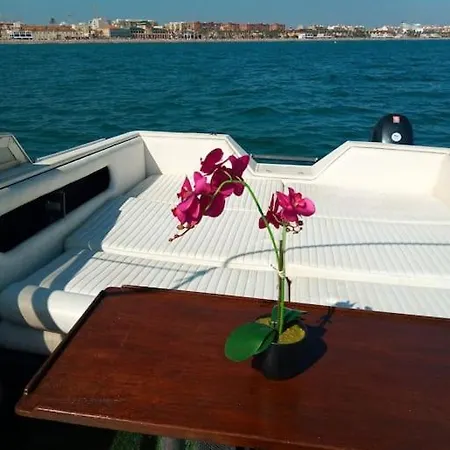 Botel Exclusive Boat In Marina De Valencia, Ideal For Couples