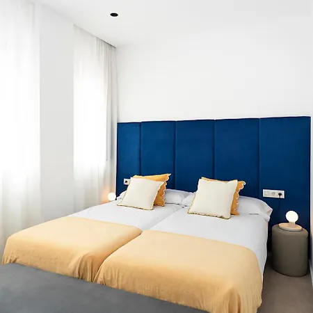 Blanq Marina Aparthotel 4*