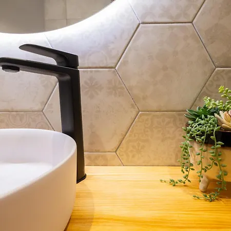 Florit Flats - Trafalgar Arts & Port *