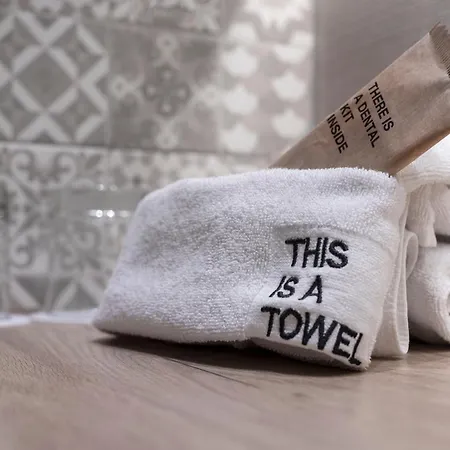 Hotel Petit Palace Plaza De La Reina 3*