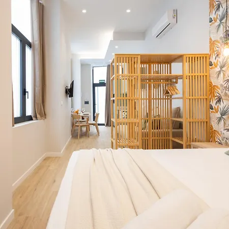 Florit Flats - The Trafalgar Iv * Valenza