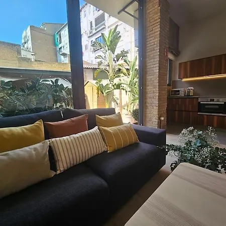 Tradicional Casa Con Patio Ruzafa Апартаменты *