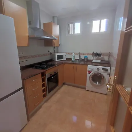 Planta Baja, Bien Comunicada, Cerca De La Playa Appartement