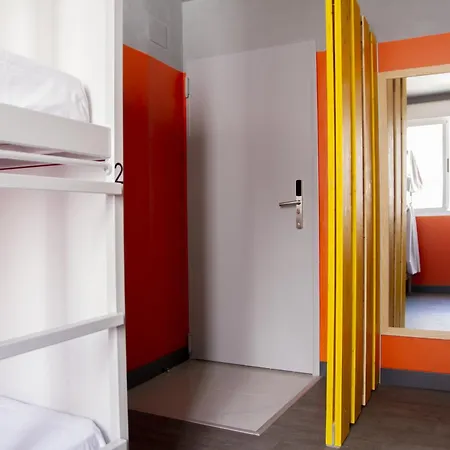 Room00 Hostel