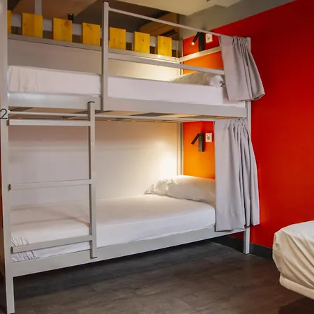 Hostel Room00