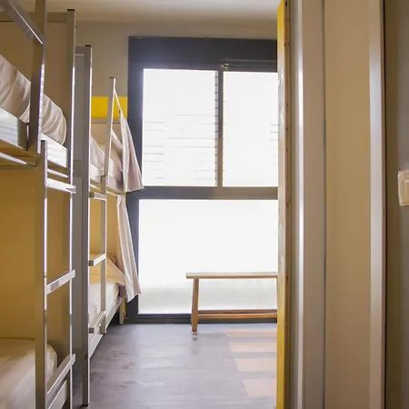 Hostel Room00 *
