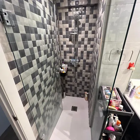 Habitacion Luminosa Centrica Homestay Valencia