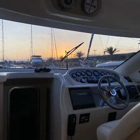 The Yacht Experience Hotel na wodzie