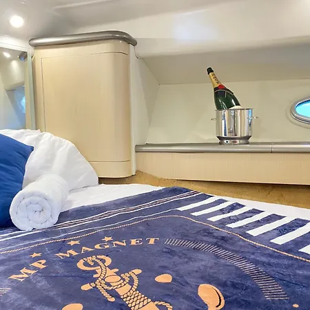 Botel The Yacht Experience Valencie