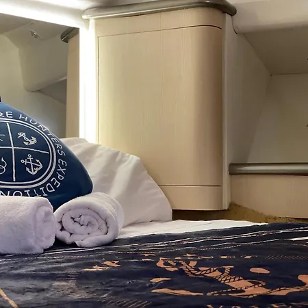 The Yacht Experience Ботель *