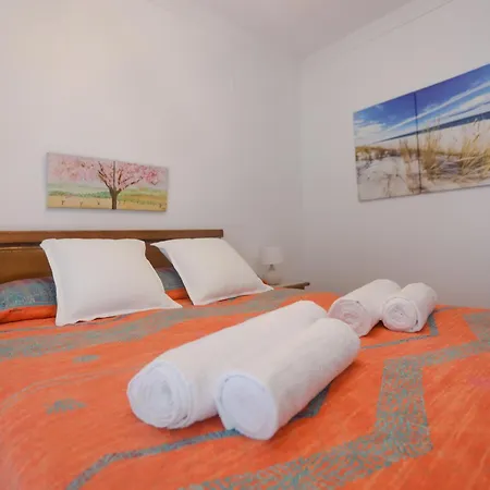 Apartmán Lovely Near The & Of Arts And Sciences