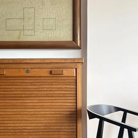 Stylish Well-connected Beachfront Flat *