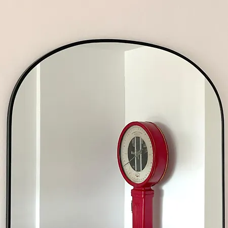 Stylish Well-connected Beachfront Flat