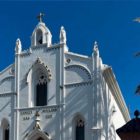 Stylish Well-connected Beachfront Flat