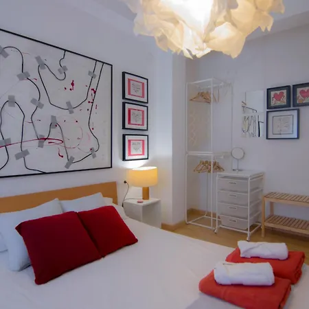 Luminoso. Comodo. Acogedor. Wifi. Junto A Ave Appartamento