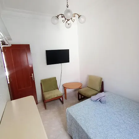 La Malvarrosa In Shared Homestay Valencia