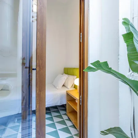 Artisan Haven: El Cabanyal Oasis