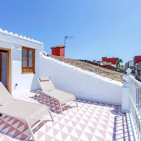 Artisan Haven: El Cabanyal Oasis Valencia