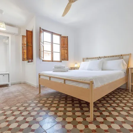 Holiday home Artisan Haven: El Cabanyal Oasis *