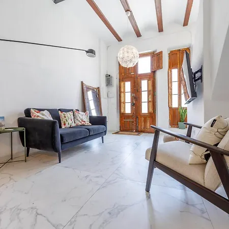 Artisan Haven: El Cabanyal Oasis Valencia