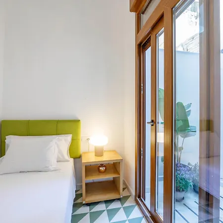 Artisan Haven: El Cabanyal Oasis *