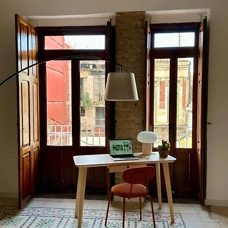 Artisan Haven: El Cabanyal Oasis Ferienhaus *