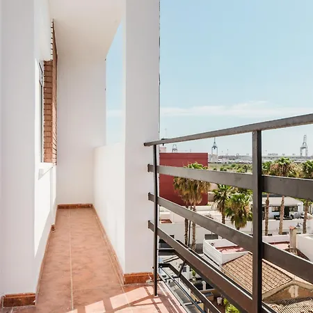 Modern And Spacious Close To The