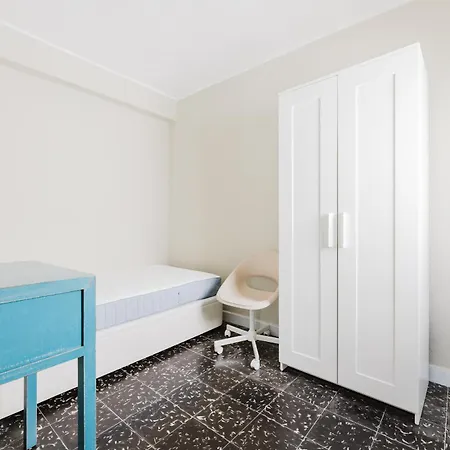 Modern And Spacious Close To The Valencia