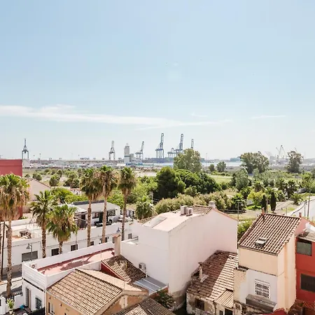 Modern And Spacious Close To The Apartment Valencia