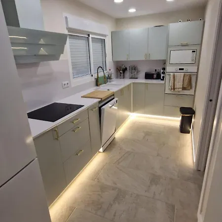 Semesterbostad Beachfront *