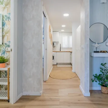 Nautico Junto A La Playa Malvarrosa *