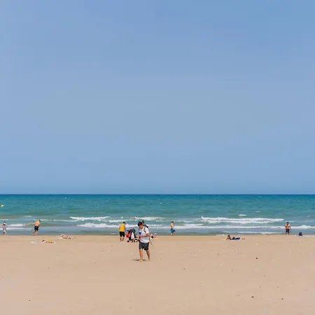Nautico Junto A La Playa Malvarrosa