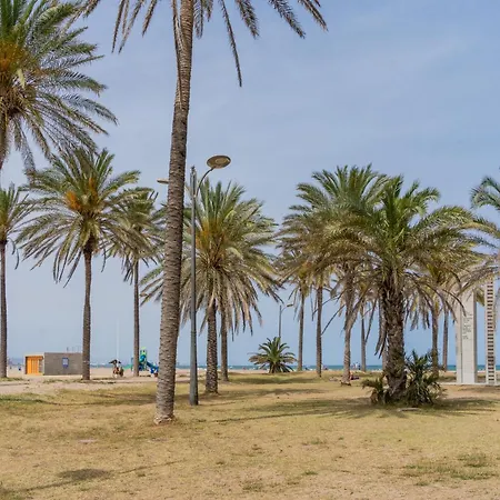 Nautico Junto A La Playa Malvarrosa *