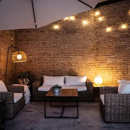 Tradicional Casa Con Patio Ruzafa Апартаменты *