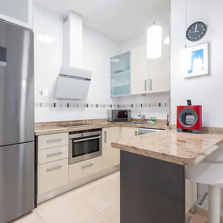Seaside Modern Flat *