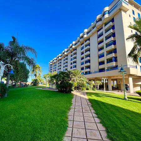 Blue Apartment+oceanview+private Parking Валенсия
