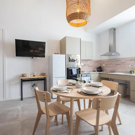 Florit Flats - The Port Avenue Duplex Apartment *