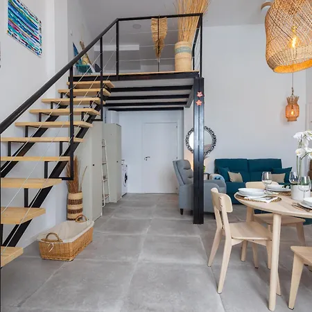 Florit Flats - The Port Avenue Duplex Apartment