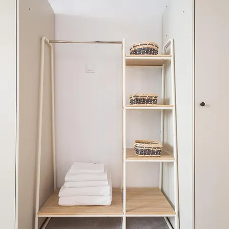 Florit Flats - The Port Avenue Duplex