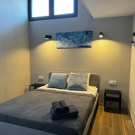 Cervero 24a Aparthotel *