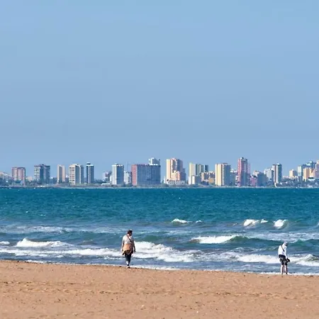 Malvarrosa Comoda Y Sencilla Cerca De La Playa Habitación en casa particular