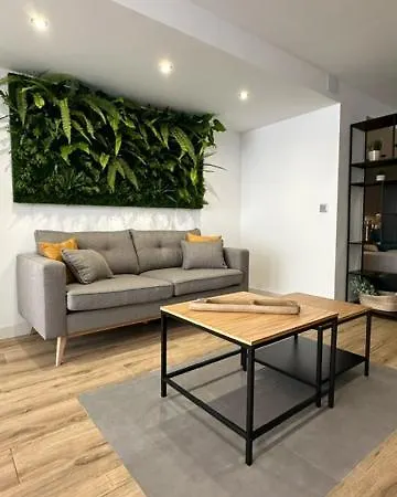 1240 Jordan * Valencia